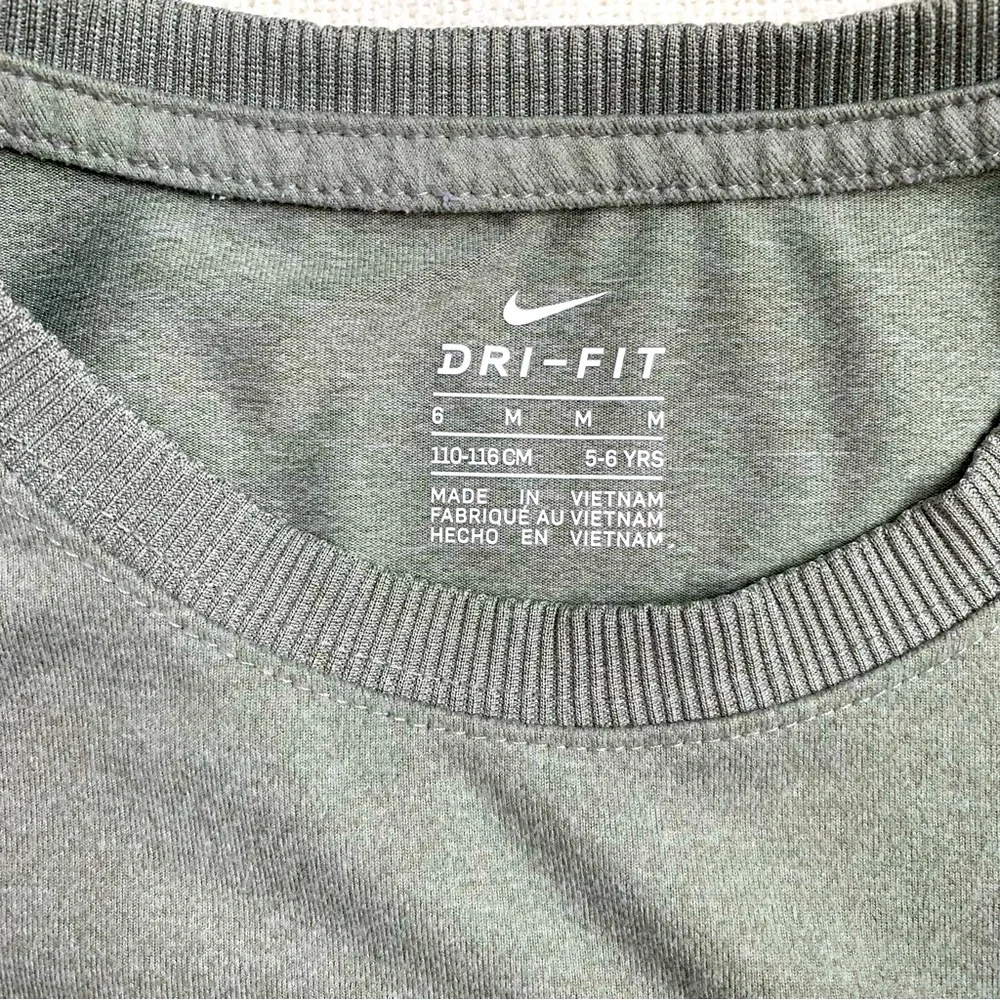 NIKE Dry Fit Girls Gray Sweatshirt Holographic Nike Logo‎ Crossover Hem YOUTH 6M
